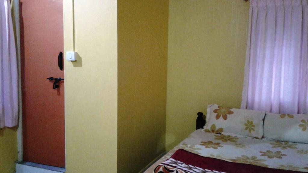 Akashadeepa Homestay マディケーリ エクステリア 写真